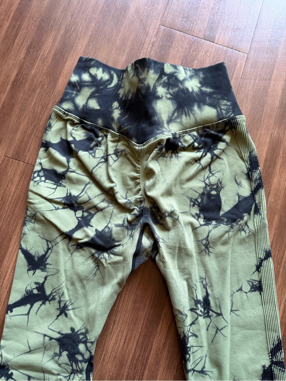 Tie-Dye Green & Black scrunch back Seamless Leggings